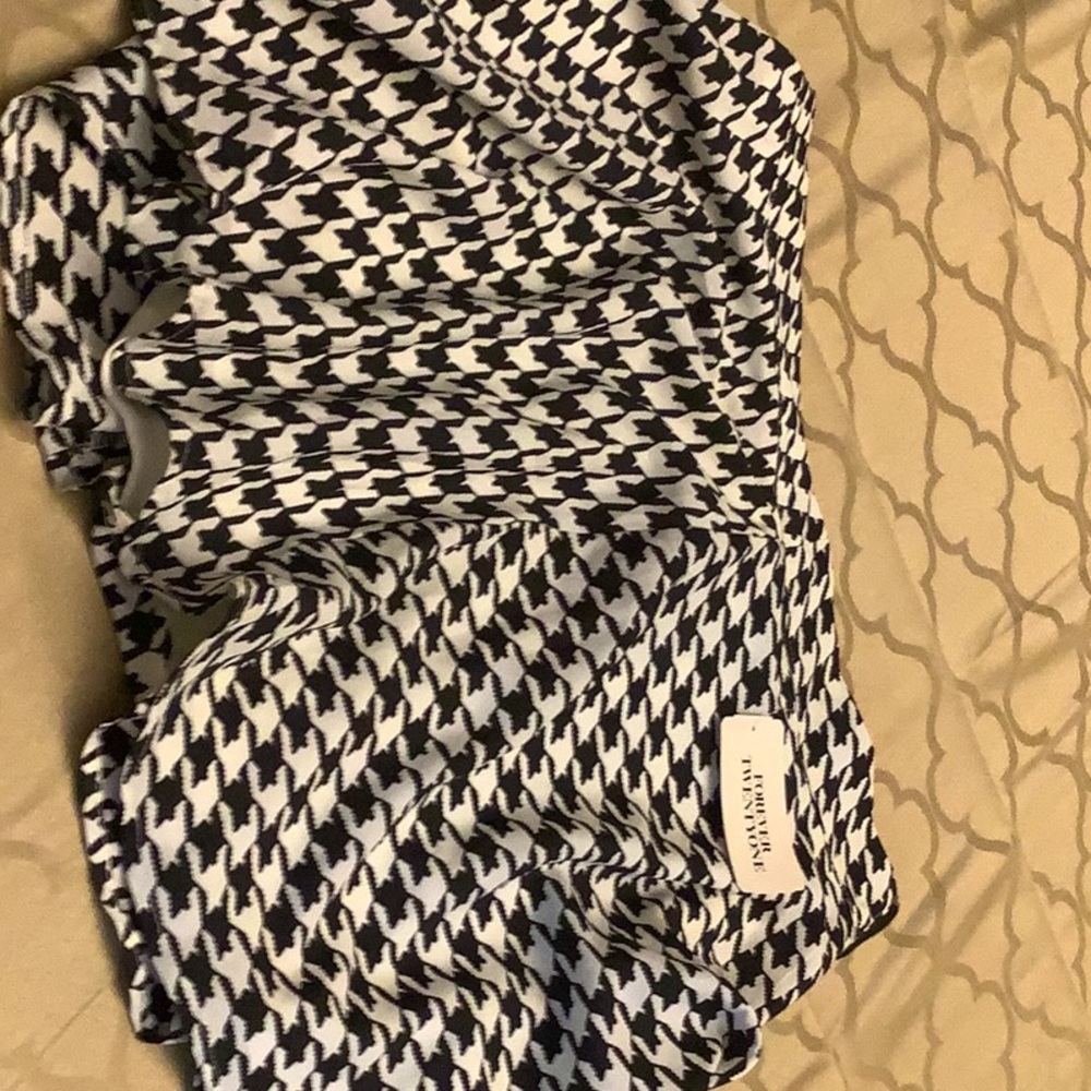 Forever 21 Black and White Houndstooth Skirt